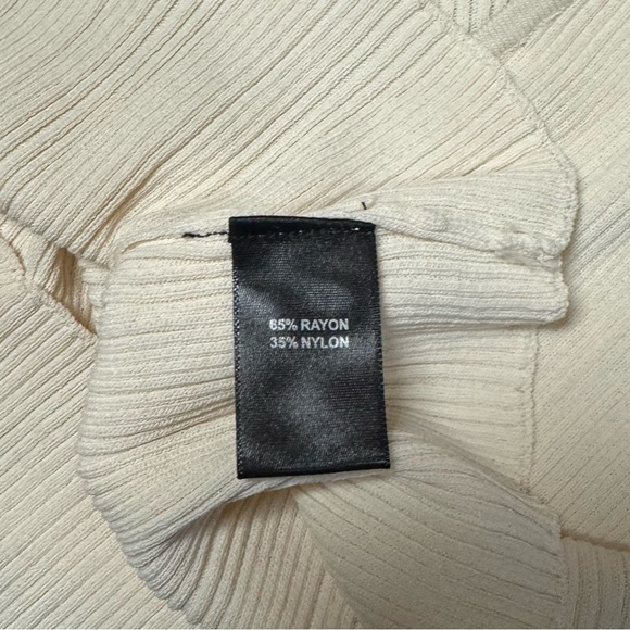 Christian Lacroix NWT Women’s Cream Crop Tank with Pearl Buttons Size Medium - Picture 5 of 6